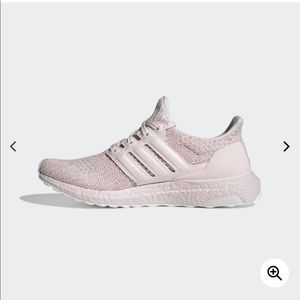 Women Adidas Ultraboosts size 8